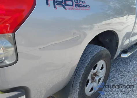 2008 Toyota Tundra Sr5 5.7L V8 z USA, uszkodzony, nr VIN 5TBRV541X8S473513